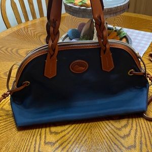Dooney & Bourke navy blue purse in excellent condition